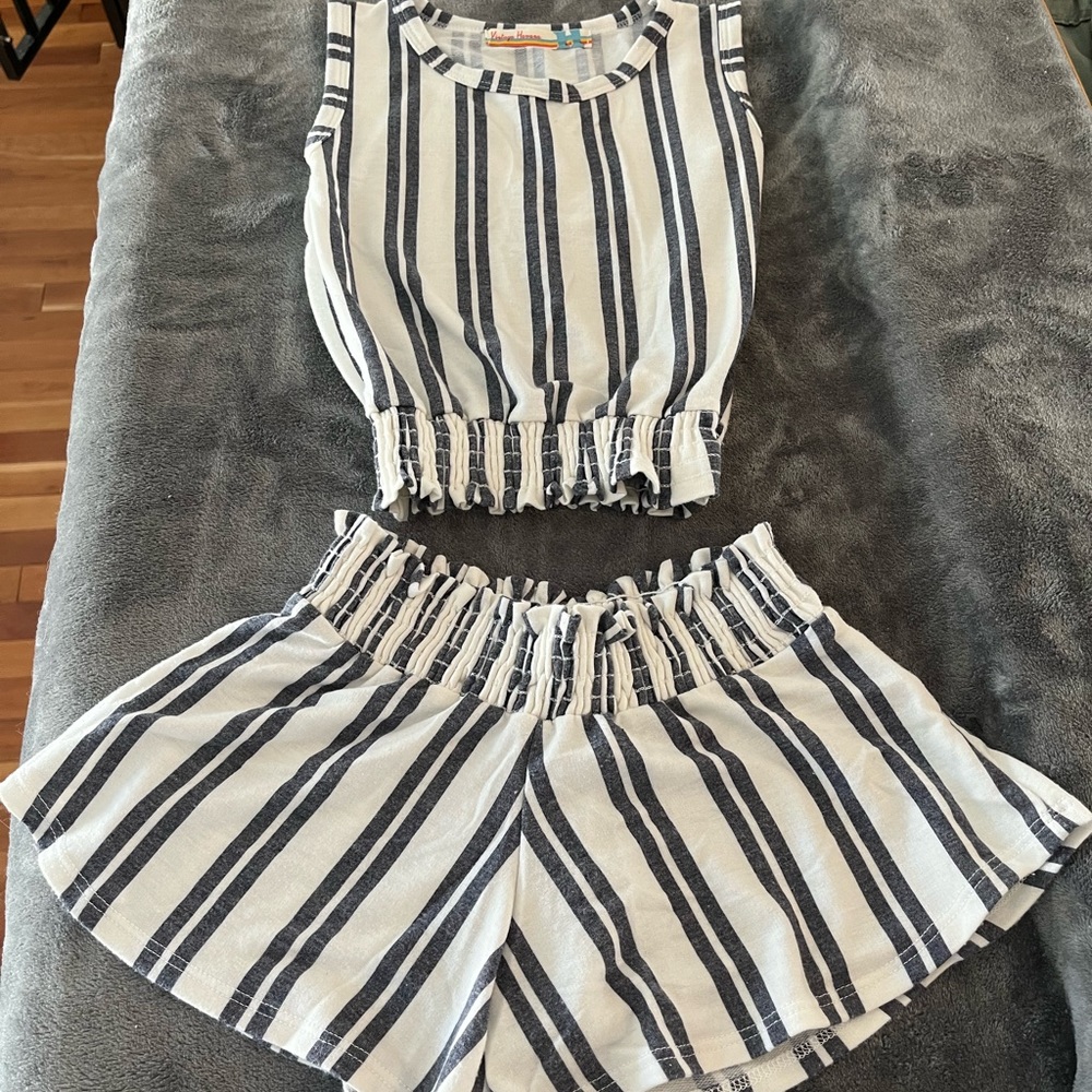 Girls set by Vintage Havana. Size 6 bit runs big.